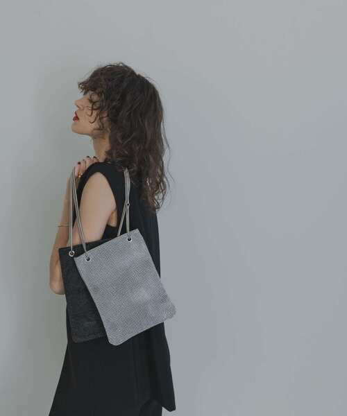 RODE SKO（ロデスコ）の「3WAYメタリックバッグ（ショルダーバッグ・レディース・ブラック/シルバー・ONE）」の2枚目の写真