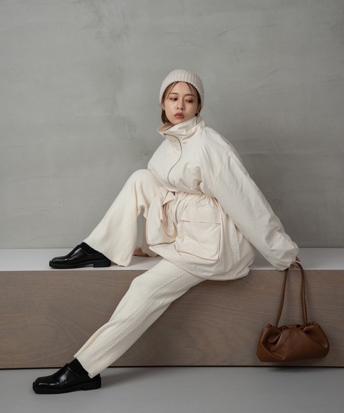 Amiur(エミレ)の「marshmallow stand collar blouson / マシュマロスタンドカラーブルゾン(ブルゾン・レディース・ブラック/アイボリー・FREE)」の3枚目の写真