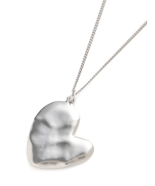 Mila Owen（ミラオーウェン）の「ボリュームハートモチーフロングネックレス（ネックレス・レディース・シルバー/ゴールド・FREE）」の4枚目の写真