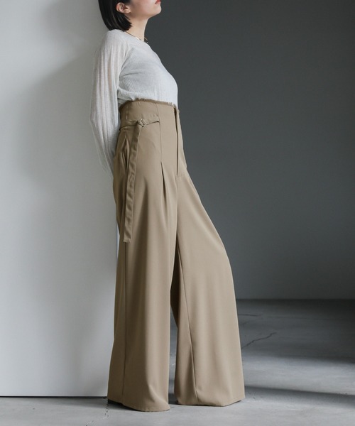 select MOCA(セレクトモカ)の「サイドベルトハイウエストワイドパンツ(スラックス・レディース・ブラック/グレイッシュベージュ・MEDIUM/LARGE)」の6枚目の写真