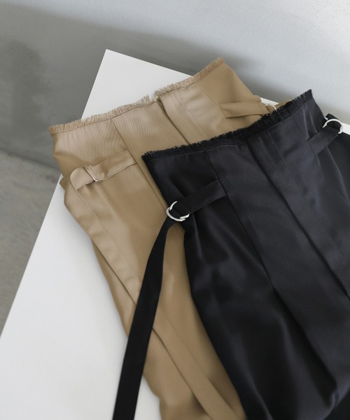 select MOCA(セレクトモカ)の「サイドベルトハイウエストワイドパンツ(スラックス・レディース・ブラック/グレイッシュベージュ・MEDIUM/LARGE)」の16枚目の写真
