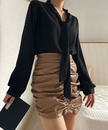 フェミニンなボウタイ長袖ブラウス