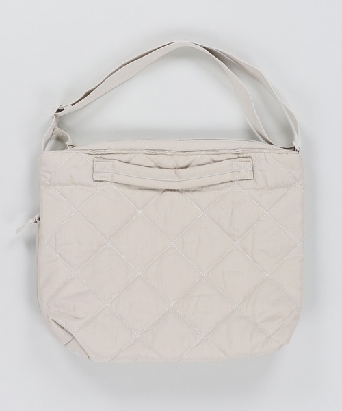 SPINNS（スピンズ）の「キルティングポリショルダーバッグ（ショルダーバッグ・メンズ・ベージュ/ブラック/カーキ・ONESIZE）」の4枚目の写真