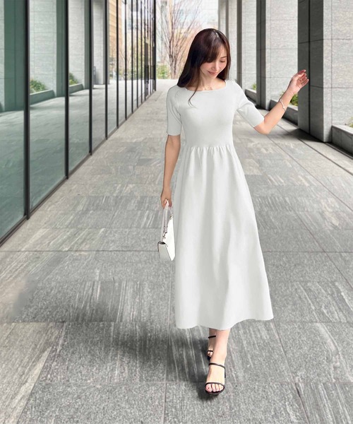 KOBE LETTUCE（コウベレタス）の「[ 岡部あゆみさんコラボ ]　選べるタイプとサイズスクエアボートネックニットワンピース（ワンピース・レディース・クリーム/アイボリー系/ブラウン系/ブラック/ブルーグレー/モカ/ブラック系/ブルー系/ピンク系/ライトピンク/ホワイト/ホワイト系/ネイビー系/ネイビー・S/S1/M1/M）」の3枚目の写真