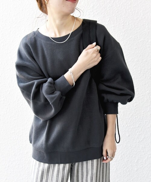 SHIPS any(シップス エニィ)の「SHIPS any:〈手洗い可能〉サカリバ ボリューム スリーブ ビッグ プルオーバー(Tシャツ/カットソー・レディース・チャコールグレー/ブルー/ナチュラル/ブラック/オリーブ/グレー・ONE SIZE)」の3枚目の写真