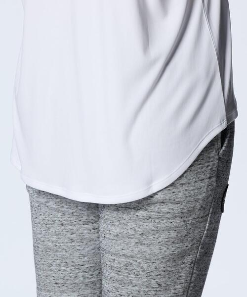UNDER ARMOUR(アンダーアーマー)の「UAテック ロングスリーブTシャツ(トレーニング/レディース)(Tシャツ/カットソー・レディース・ホワイト・M/L/S/XL)」の2枚目の写真