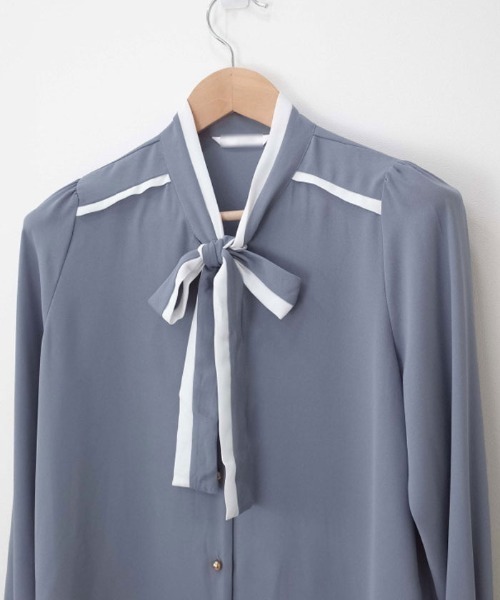 RINASCIMENTO ボウタイブラウス　シフォン　プリーツ袖　イタリア製 Vネックボウタイ風シフォン七分袖ブラウス | FLOLIA (Women