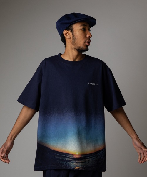 APPLEBUM（アップルバム）の「"Summer Madness" T-shirt（Tシャツ/カットソー・メンズ・ネイビー・MEDIUM/LARGE/X-LARGE/XX-LARGE）」の8枚目の写真