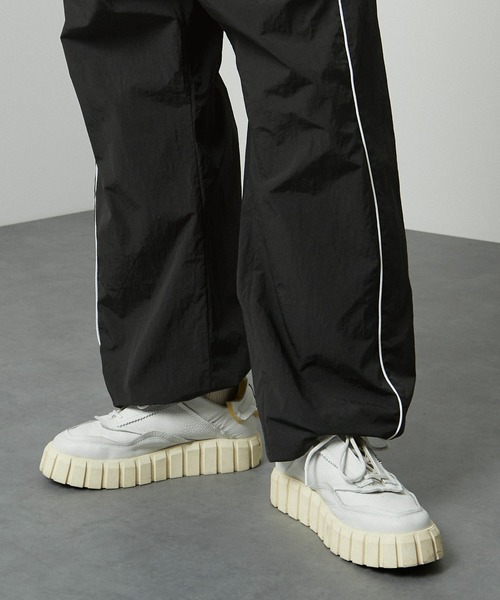 Alfred Alex(アルフレッドアレックス)の「【Alfred Alex】切替パイピング ハイウエスト ワイドナイロンパンツ(その他パンツ・メンズ・チャコール/ライトグレー/カーキ/ブラック・S/L/M)」の19枚目の写真