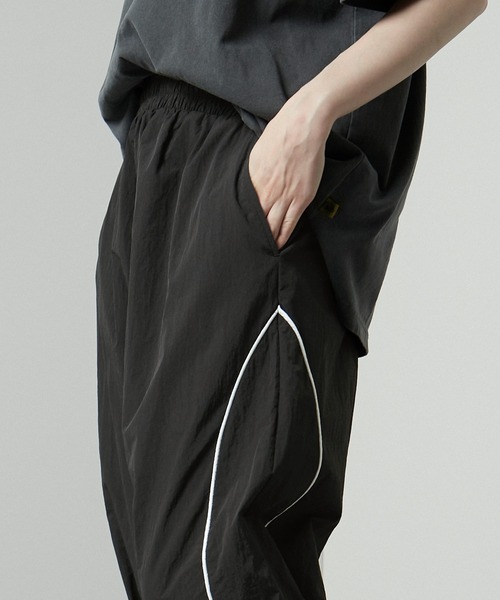 Alfred Alex(アルフレッドアレックス)の「【Alfred Alex】切替パイピング ハイウエスト ワイドナイロンパンツ(その他パンツ・メンズ・チャコール/ライトグレー/カーキ/ブラック・S/L/M)」の20枚目の写真