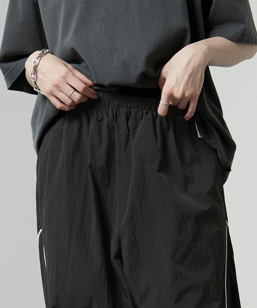 Alfred Alex(アルフレッドアレックス)の「【Alfred Alex】切替パイピング ハイウエスト ワイドナイロンパンツ(その他パンツ・メンズ・チャコール/ライトグレー/カーキ/ブラック・S/L/M)」の22枚目の写真