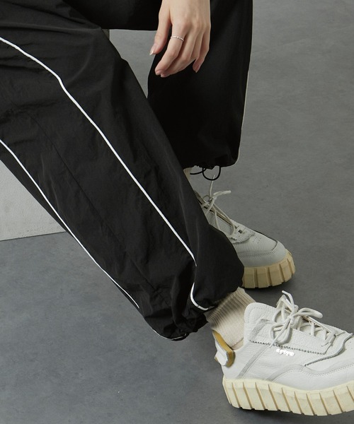 Alfred Alex(アルフレッドアレックス)の「【Alfred Alex】切替パイピング ハイウエスト ワイドナイロンパンツ(その他パンツ・メンズ・チャコール/ライトグレー/カーキ/ブラック・S/L/M)」の16枚目の写真