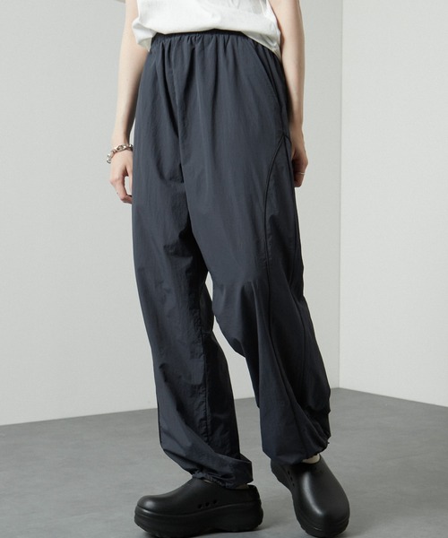Alfred Alex(アルフレッドアレックス)の「【Alfred Alex】切替パイピング ハイウエスト ワイドナイロンパンツ(その他パンツ・メンズ・チャコール/ライトグレー/カーキ/ブラック・S/L/M)」の11枚目の写真