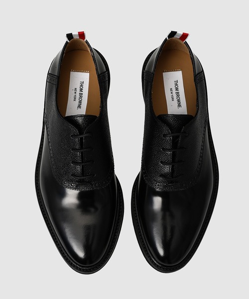 THOM BROWNE(トムブラウン)の「SADDLE SHOE W/ MICRO SOLE IN SOFT SPAZZOLATO W/ PEBBLE GRAIN LEATHER(その他シューズ・メンズ・ブラック・8.5/9/9.5)」の5枚目の写真