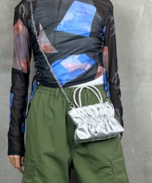 ｔｏｌｅｎｅ（トレネ）の「フェイクレザーチェーンストラップ2wayミニバッグ（ハンドバッグ・レディース・シルバー/ブラック/ホワイト・ONE SIZE）」の13枚目の写真
