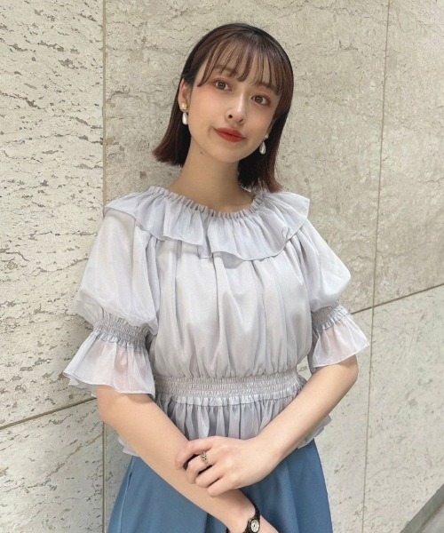 F i.n.t（フィント）の「シアーオフショルフリルプルオーバー
