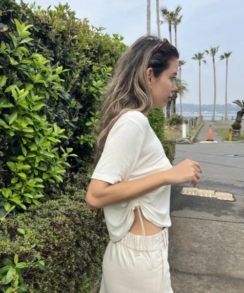 ROXY(ロキシー)の「OCEANO S/S TEE/ロキシードローコード付きワンポイントロゴTシャツ(Tシャツ/カットソー・レディース・マルチ/ブラック/ホワイト・LARGE/MEDIUM/SMALL)」の2枚目の写真