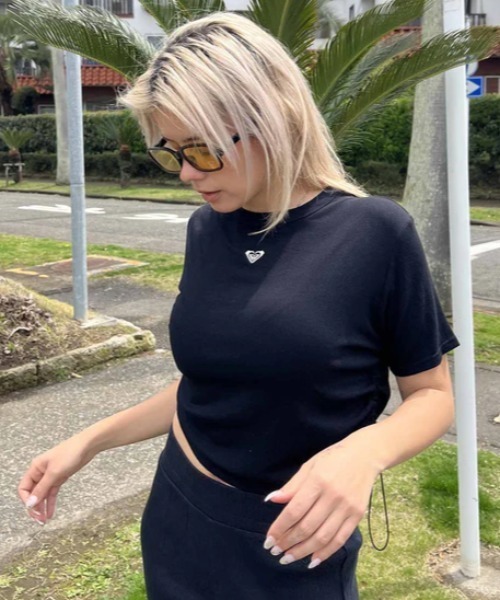 ROXY(ロキシー)の「OCEANO S/S TEE/ロキシードローコード付きワンポイントロゴTシャツ(Tシャツ/カットソー・レディース・マルチ/ブラック/ホワイト・LARGE/MEDIUM/SMALL)」の19枚目の写真