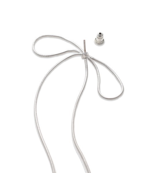 SNIDEL（スナイデル）の「リボンピアス（ピアス（両耳用）・レディース・シルバー/ゴールド・FREE）」の6枚目の写真