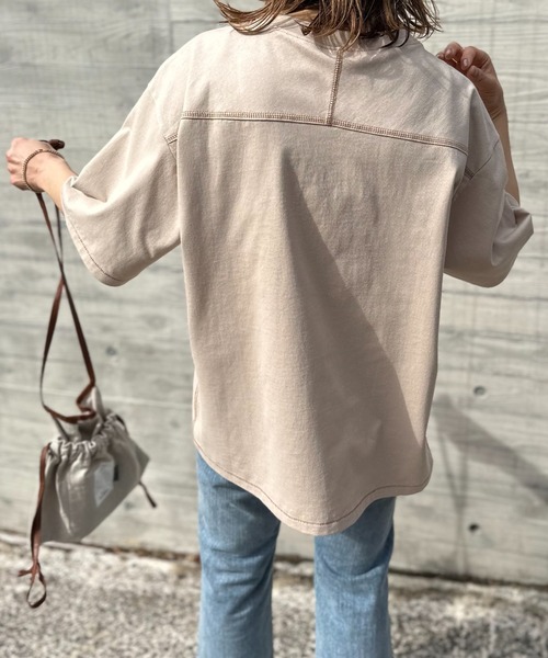 mi via loca（ミヴィアロカ）の「Vintageライク 配色ステッチ FILM GRAIN ロゴ刺繍Tシャツ（Tシャツ/カットソー・レディース・ベージュ/オフホワイト/ホワイト×ブラック/スミクロ・FREE）」の10枚目の写真