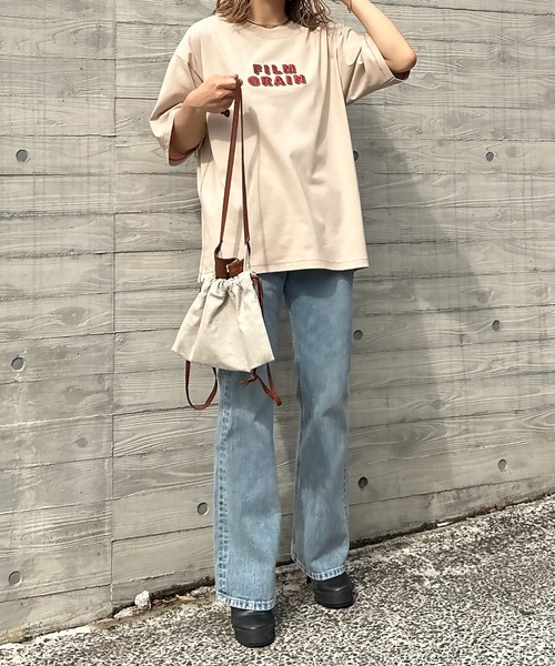 mi via loca（ミヴィアロカ）の「Vintageライク 配色ステッチ FILM GRAIN ロゴ刺繍Tシャツ（Tシャツ/カットソー・レディース・ベージュ/オフホワイト/ホワイト×ブラック/スミクロ・FREE）」の20枚目の写真