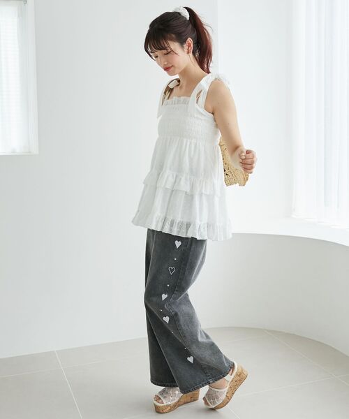 MAJESTIC LEGON（マジェスティックレゴン）の「ショルダーリボンティアードビスチェ（キャミソール・レディース・グレー/ブラック系その他/ホワイト系その他/イエロー系その他・MEDIUM）」の10枚目の写真