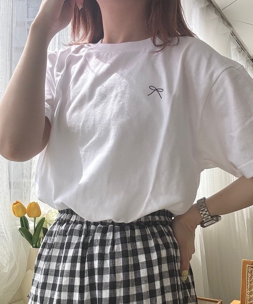 cuorequal(クオレコール)の「リボンワンポイント半袖Tシャツ(Tシャツ/カットソー・レディース・ホワイト・LARGE/MEDIUM/SMALL/X-SMALL)」の3枚目の写真