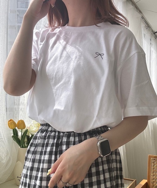 cuorequal(クオレコール)の「リボンワンポイント半袖Tシャツ(Tシャツ/カットソー・レディース・ホワイト・LARGE/MEDIUM/SMALL/X-SMALL)」の4枚目の写真