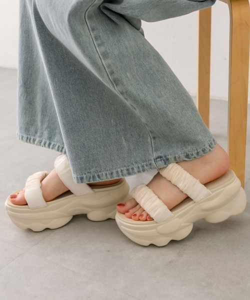 OLIVE des OLIVE（オリーブデオリーブ）の「【S/M/Lサイズ展開】オーガンシャーリングサンダル　1041130120（サンダル・レディース・ブラック/アイボリー・SMALL/MEDIUM/LARGE）」の5枚目の写真