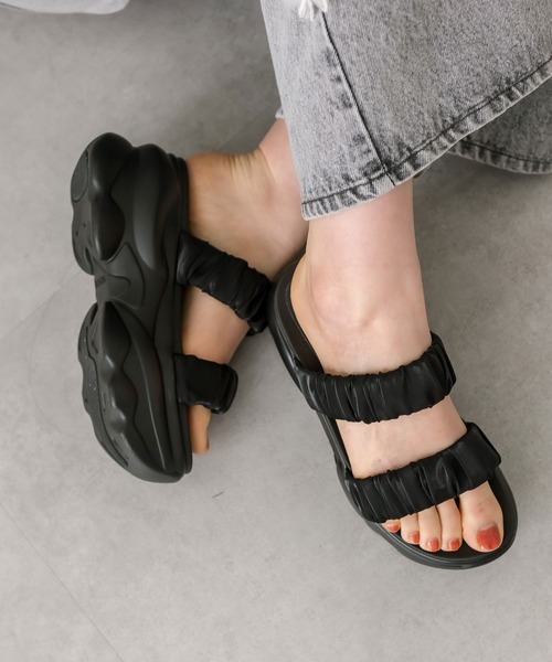 OLIVE des OLIVE（オリーブデオリーブ）の「【S/M/Lサイズ展開】オーガンシャーリングサンダル　1041130120（サンダル・レディース・ブラック/アイボリー・SMALL/MEDIUM/LARGE）」の9枚目の写真