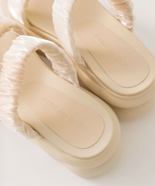 OLIVE des OLIVE（オリーブデオリーブ）の「【S/M/Lサイズ展開】オーガンシャーリングサンダル　1041130120（サンダル・レディース・ブラック/アイボリー・SMALL/MEDIUM/LARGE）」の17枚目の写真