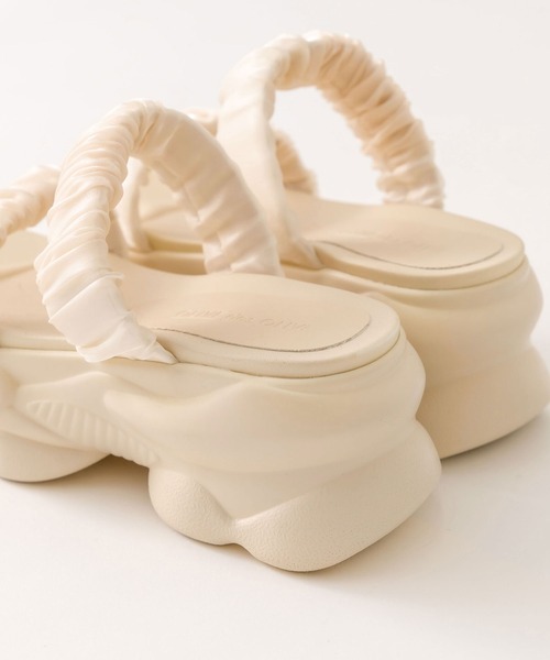 OLIVE des OLIVE（オリーブデオリーブ）の「【S/M/Lサイズ展開】オーガンシャーリングサンダル　1041130120（サンダル・レディース・ブラック/アイボリー・SMALL/MEDIUM/LARGE）」の18枚目の写真