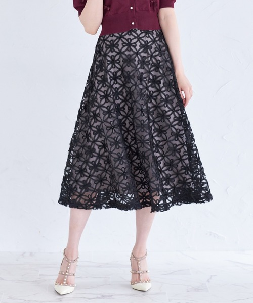 tocco closet(トッコ クローゼット)の「リボンテープ刺繍フラワーフレアスカート(スカート・レディース・ブラック/オフホワイト・M)」の11枚目の写真