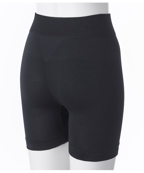 PEACH JOHN（ピーチジョン）の「【1枚履きOK◎ヒップアップ＆ぽっこりおなかを押さえる着圧補整インナー】骨盤サポートナイスバディガードル（インナーウェア/肌着・レディース・ベージュ/グレイッシュベージュ/ブラック・LARGE/MEDIUM/SMALL）」の15枚目の写真