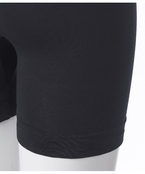 PEACH JOHN（ピーチジョン）の「【1枚履きOK◎ヒップアップ＆ぽっこりおなかを押さえる着圧補整インナー】骨盤サポートナイスバディガードル（インナーウェア/肌着・レディース・ベージュ/グレイッシュベージュ/ブラック・LARGE/MEDIUM/SMALL）」の18枚目の写真