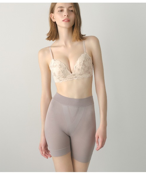 PEACH JOHN（ピーチジョン）の「【1枚履きOK◎ヒップアップ＆ぽっこりおなかを押さえる着圧補整インナー】骨盤サポートナイスバディガードル（インナーウェア/肌着・レディース・ベージュ/グレイッシュベージュ/ブラック・LARGE/MEDIUM/SMALL）」の12枚目の写真