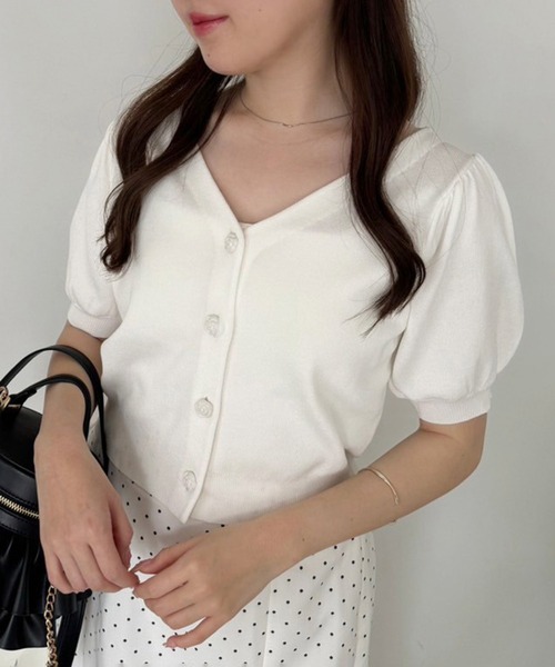 one after another NICE CLAUP(ワンアフターアナザーナイスクラップ)の「【WEB限定色】ローズボタンカーディガン(カーディガン/ボレロ・レディース・ブラック/ピンク/ブルー/オフホワイト・FREE)」の2枚目の写真