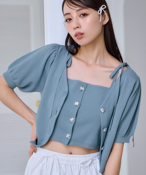 one after another NICE CLAUP(ワンアフターアナザーナイスクラップ)の「【WEB限定色】ローズボタンカーディガン(カーディガン/ボレロ・レディース・ブラック/ピンク/ブルー/オフホワイト・FREE)」の1枚目の写真