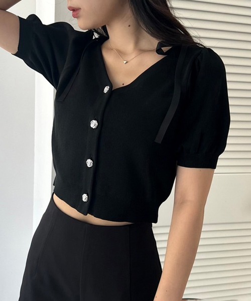 one after another NICE CLAUP(ワンアフターアナザーナイスクラップ)の「【WEB限定色】ローズボタンカーディガン(カーディガン/ボレロ・レディース・ブラック/ピンク/ブルー/オフホワイト・FREE)」の3枚目の写真