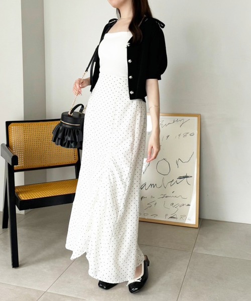 one after another NICE CLAUP(ワンアフターアナザーナイスクラップ)の「【WEB限定色】ローズボタンカーディガン(カーディガン/ボレロ・レディース・ブラック/ピンク/ブルー/オフホワイト・FREE)」の6枚目の写真