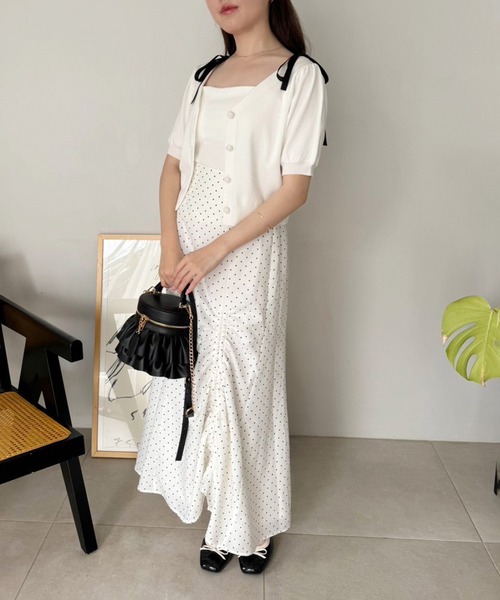 one after another NICE CLAUP(ワンアフターアナザーナイスクラップ)の「【WEB限定色】ローズボタンカーディガン(カーディガン/ボレロ・レディース・ブラック/ピンク/ブルー/オフホワイト・FREE)」の8枚目の写真