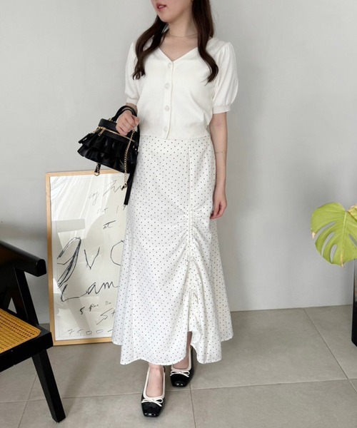 one after another NICE CLAUP(ワンアフターアナザーナイスクラップ)の「【WEB限定色】ローズボタンカーディガン(カーディガン/ボレロ・レディース・ブラック/ピンク/ブルー/オフホワイト・FREE)」の10枚目の写真