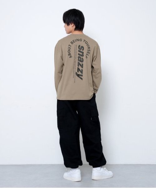 GLAZOS(グラソス)の「【大人向けサイズあり】【プチプラ】バック縦ロゴ長袖Tシャツ(Tシャツ/カットソー・キッズ・ブラック/グレー/オレンジ/ベージュ/インディゴブルー/ホワイト・140cm/150cm/160cm/170cm)」の9枚目の写真