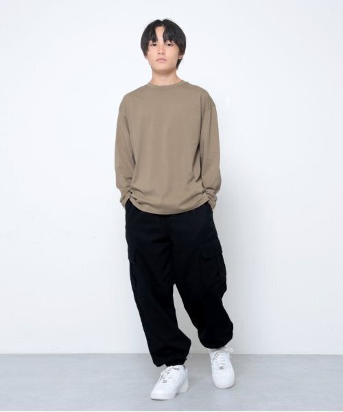 GLAZOS(グラソス)の「【大人向けサイズあり】【プチプラ】バック縦ロゴ長袖Tシャツ(Tシャツ/カットソー・キッズ・ブラック/グレー/オレンジ/ベージュ/インディゴブルー/ホワイト・140cm/150cm/160cm/170cm)」の10枚目の写真