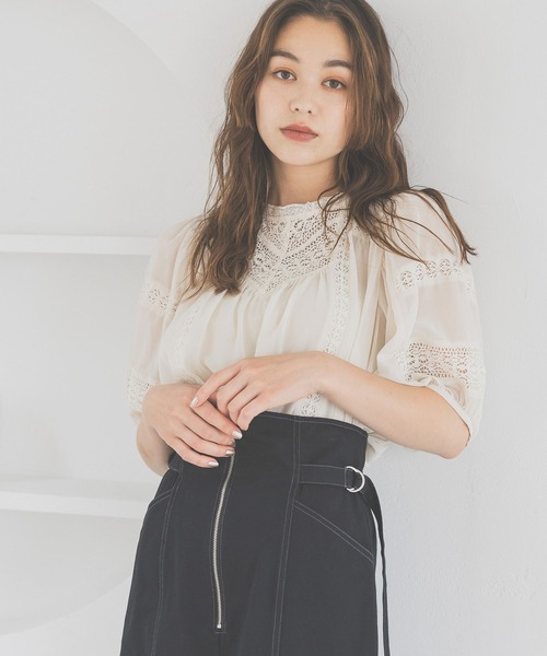 mysty woman(ミスティウーマン)の「レースキリカエクラシックブラウス 140926(シャツ/ブラウス・レディース・オフホワイト/ブラック/オレンジ・FREE)」の2枚目の写真