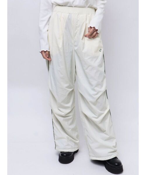 jouetie（ジュエティ）の「ナイロンフリースワイドパンツ【セットアップ対応】（その他パンツ・レディース・オフホワイト/ブラック・MEDIUM）」の9枚目の写真