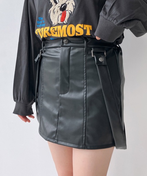 AS KNOW AS plus(アズノゥアズプラス)の「◇アソートデザインフェイクレザーミニボトム(カーゴパンツ・サスペンダースカート・プリーツスカート)(スカート・レディース・ブラック系1/ブラック系/ブラック系2・FREE)」の18枚目の写真