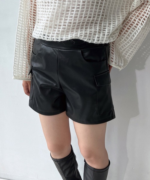AS KNOW AS plus(アズノゥアズプラス)の「◇アソートデザインフェイクレザーミニボトム(カーゴパンツ・サスペンダースカート・プリーツスカート)(スカート・レディース・ブラック系1/ブラック系/ブラック系2・FREE)」の6枚目の写真