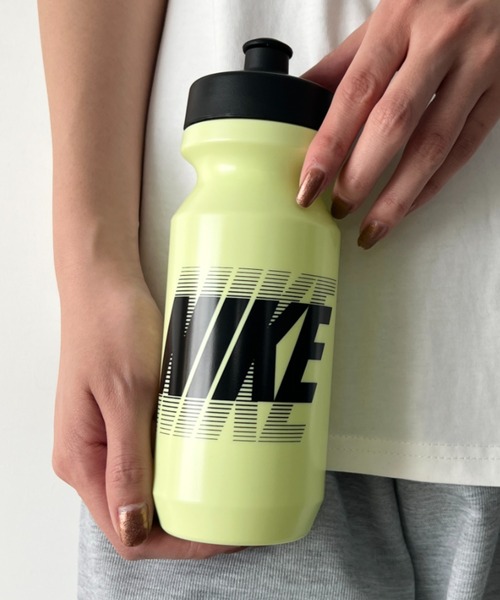 NIKE(ナイキ)の「Nike(ナイキ)/ビッグマウス 650ml スクイズボトル ウォーターボトル 水筒 2.0 22oz グラフィック(水筒・メンズ・ホワイト/バーガンディー/ブルー/パープル/ブルー系その他/カーキ/ブルー系その他2/ライム/オレンジ/その他1・FREE)」の11枚目の写真