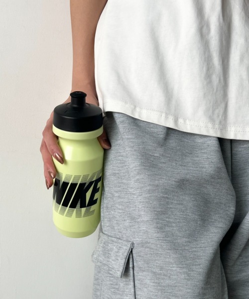 NIKE(ナイキ)の「Nike(ナイキ)/ビッグマウス 650ml スクイズボトル ウォーターボトル 水筒 2.0 22oz グラフィック(水筒・メンズ・ホワイト/バーガンディー/ブルー/パープル/ブルー系その他/カーキ/ブルー系その他2/ライム/オレンジ/その他1・FREE)」の12枚目の写真